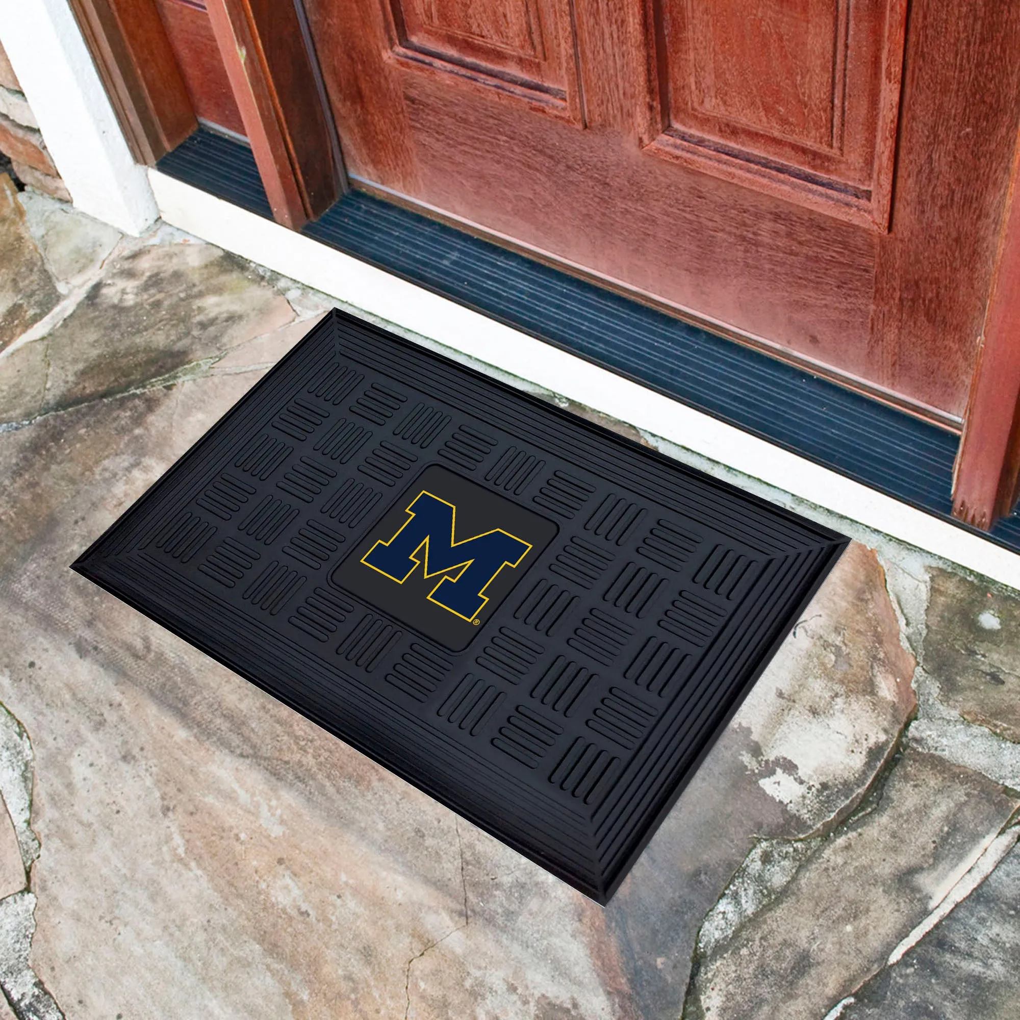 Fanmats Michigan Wolverines Heavy Duty Vinyl Medallion Door Mat - 19.5" x 31"