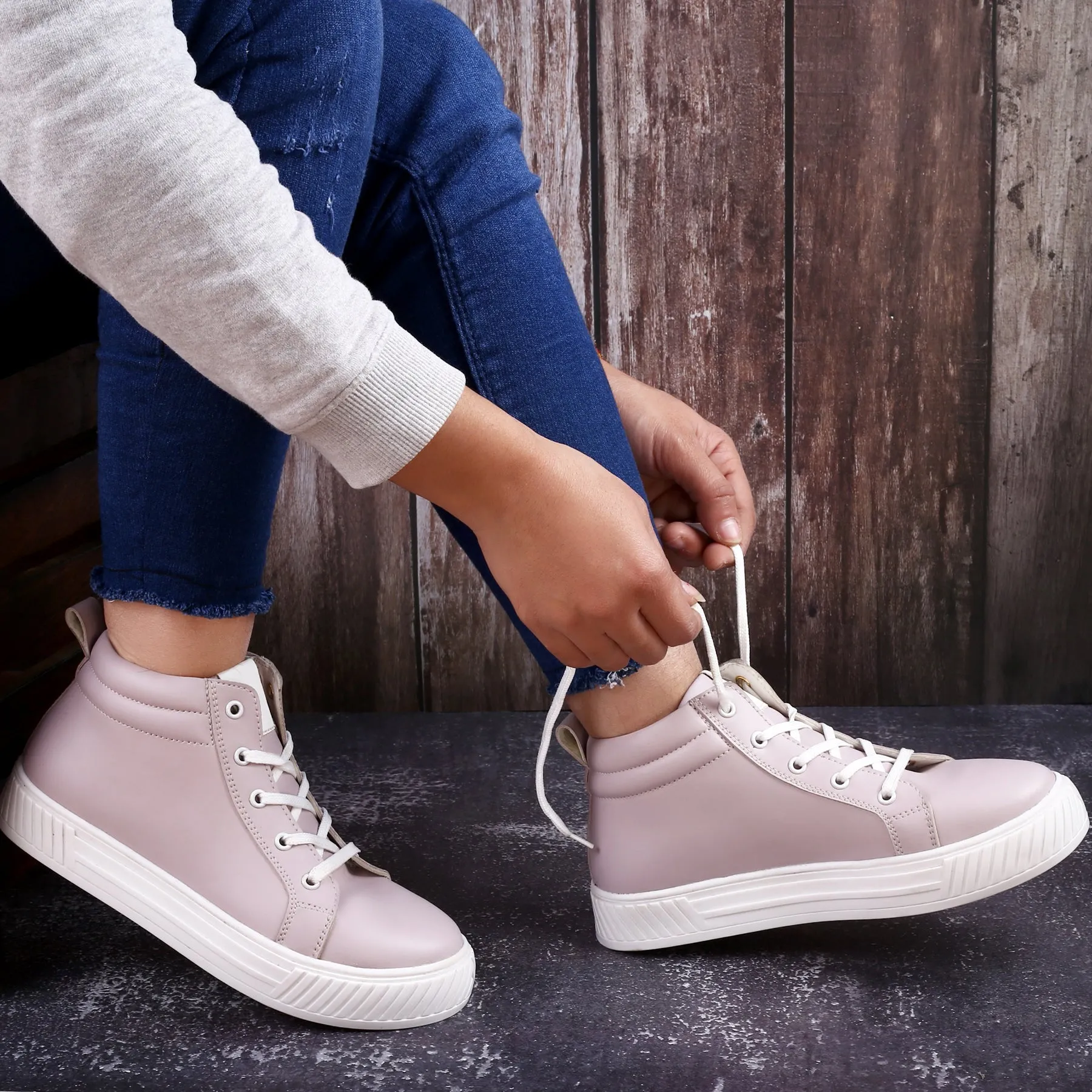 New Stylish Women's Stylist Sneaker Lace-up Shoes