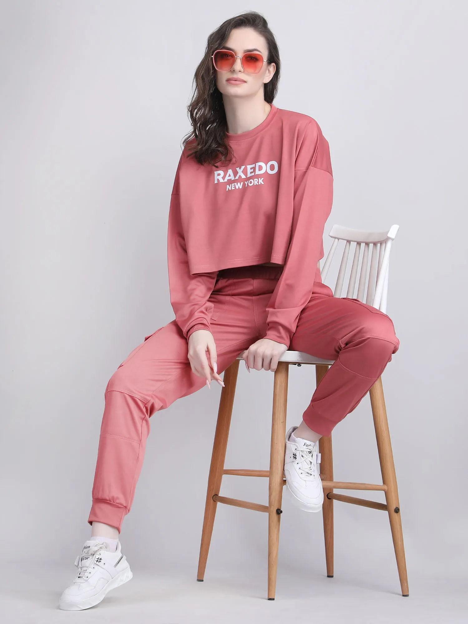 Women's colourful tracksuit - travel look