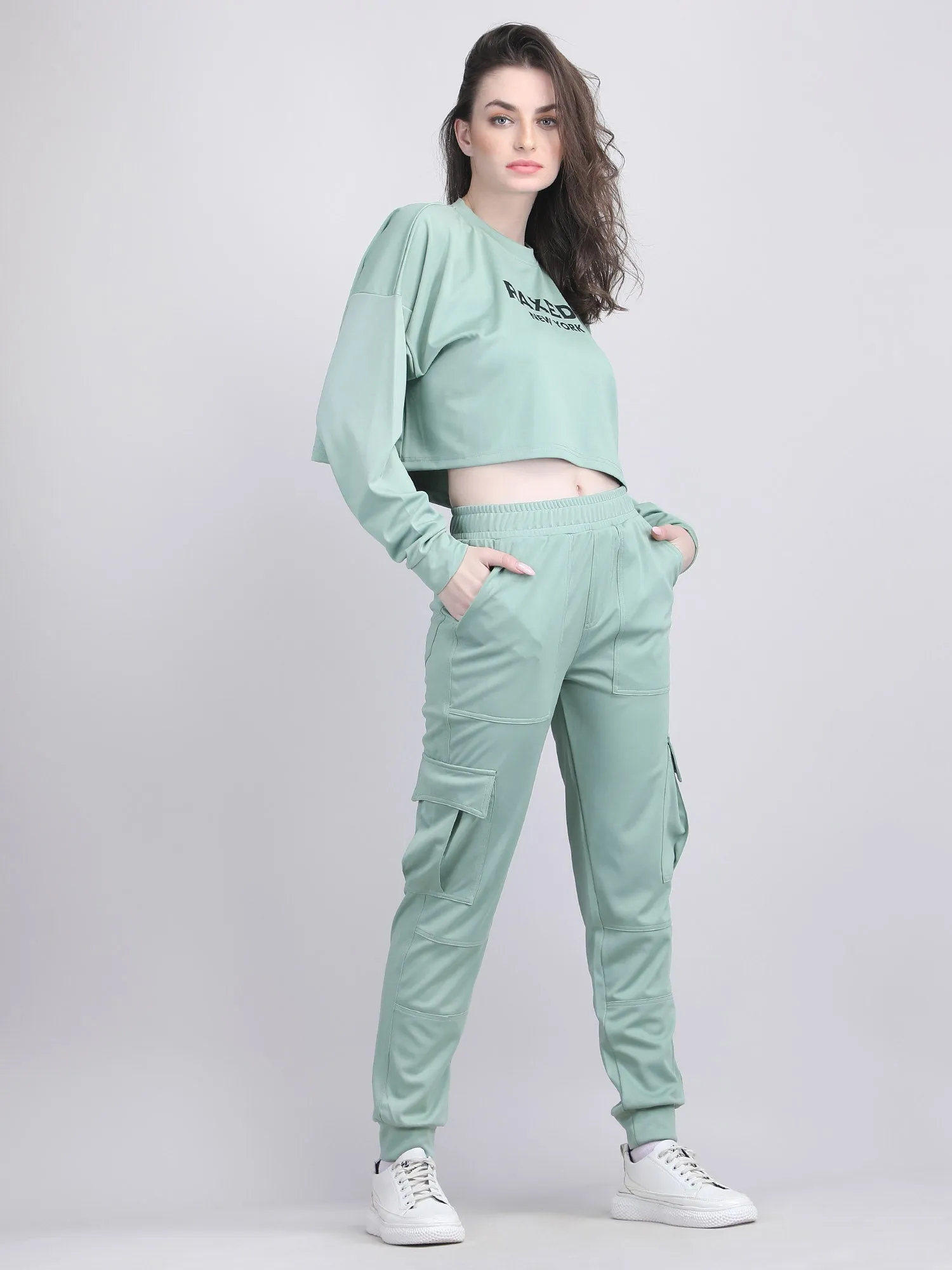 Women's colourful tracksuit - travel look