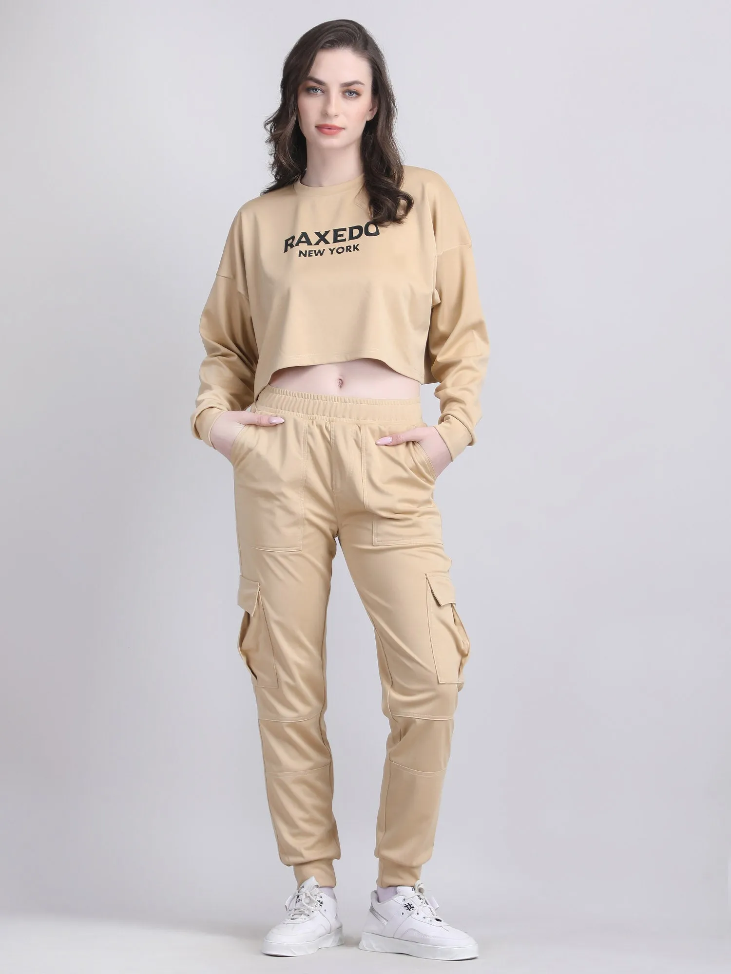 Women's colourful tracksuit - travel look