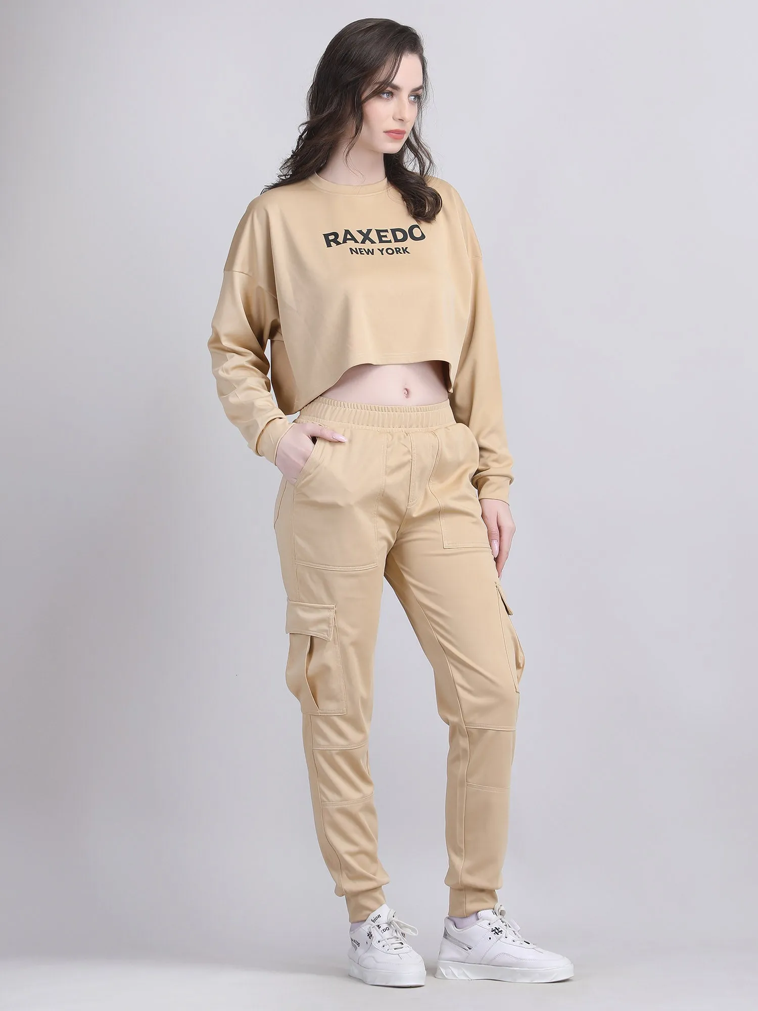 Women's colourful tracksuit - travel look