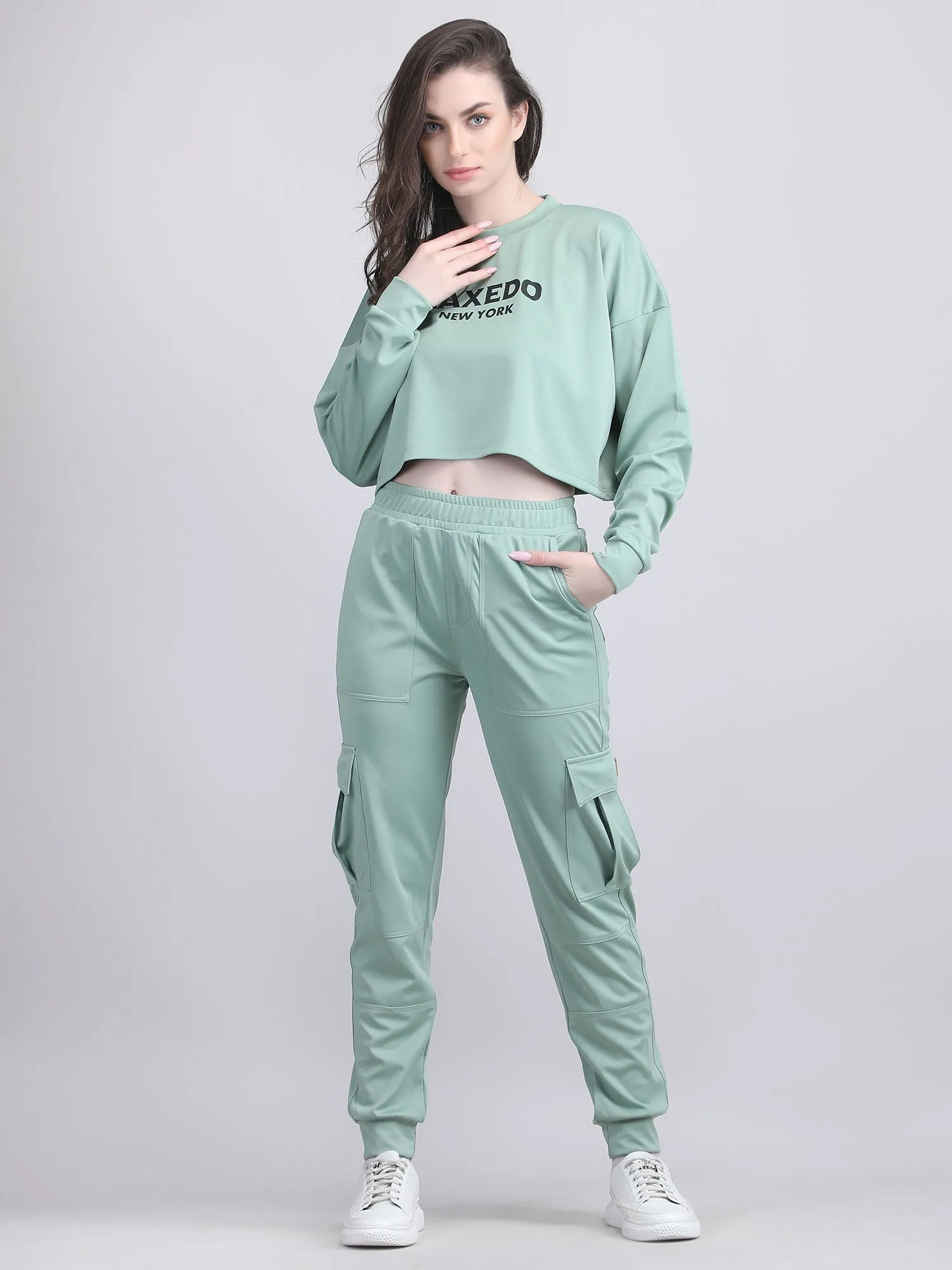 Women's colourful tracksuit - travel look