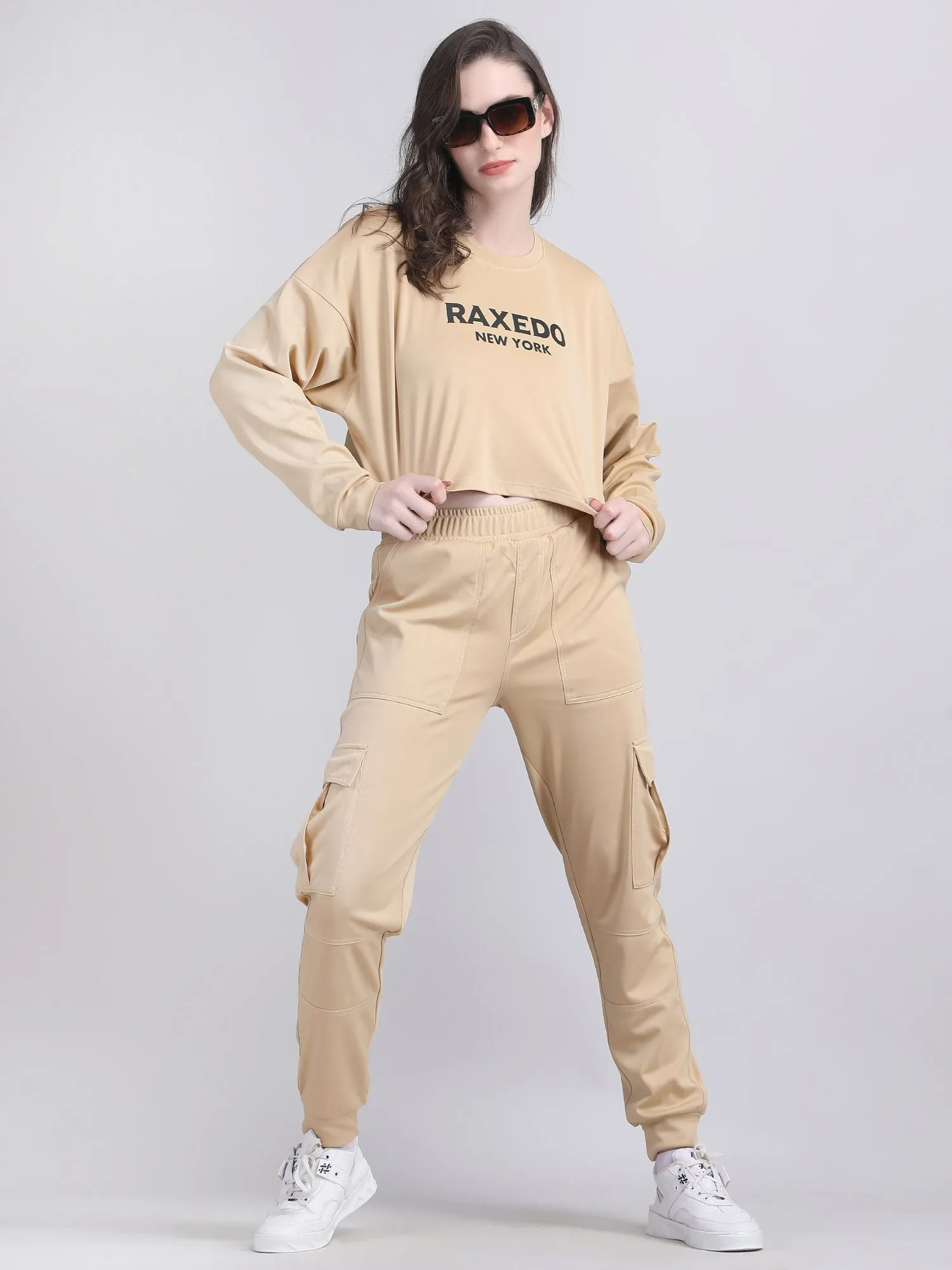 Women's colourful tracksuit - travel look