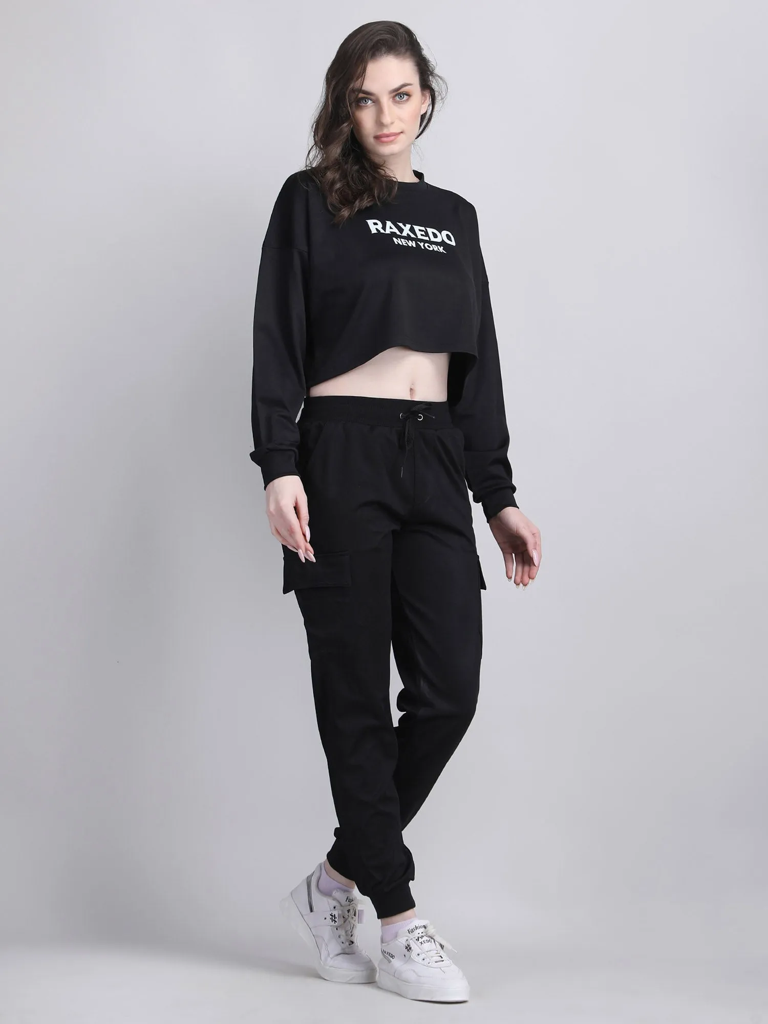 Women's colourful tracksuit - travel look