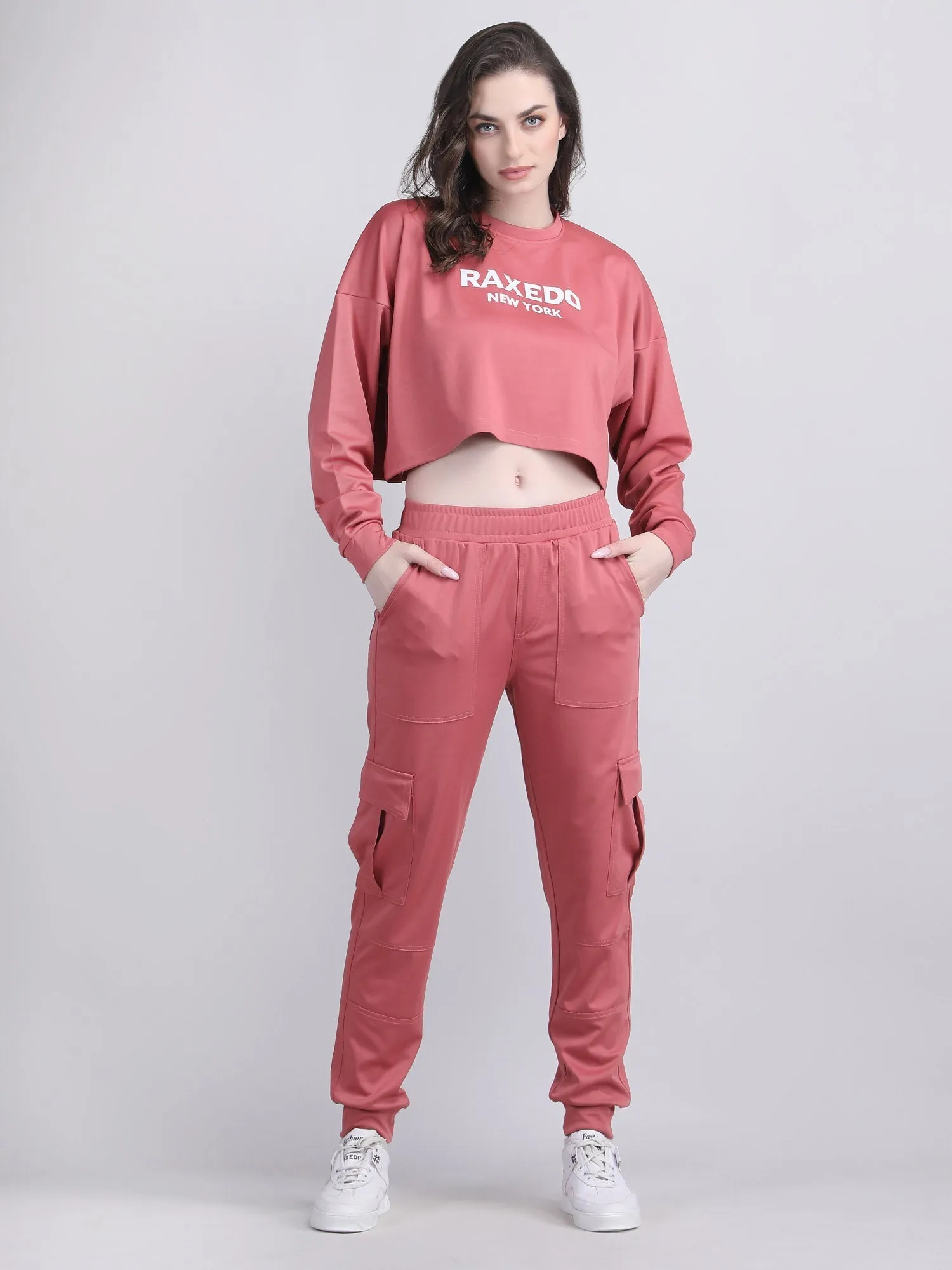 Women's colourful tracksuit - travel look