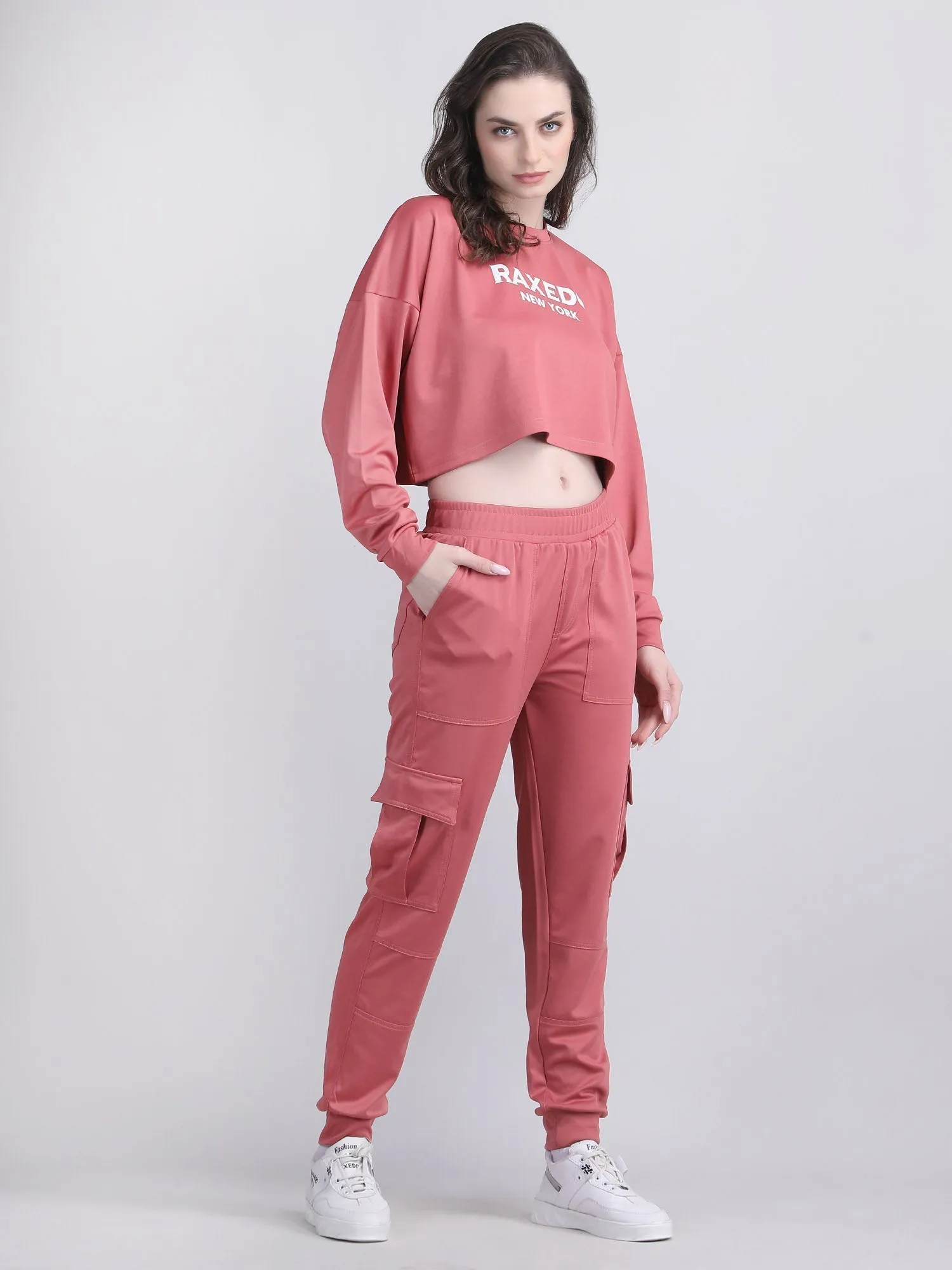 Women's colourful tracksuit - travel look