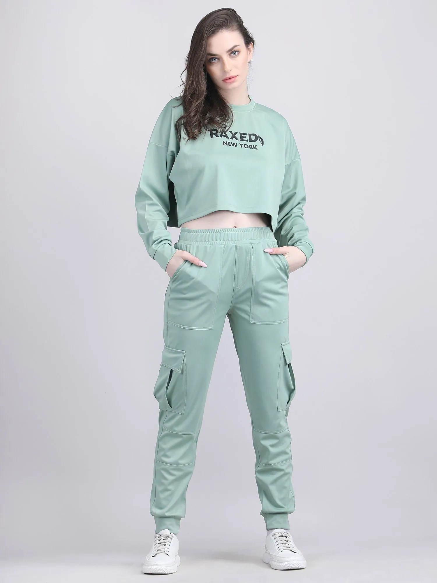 Women's colourful tracksuit - travel look