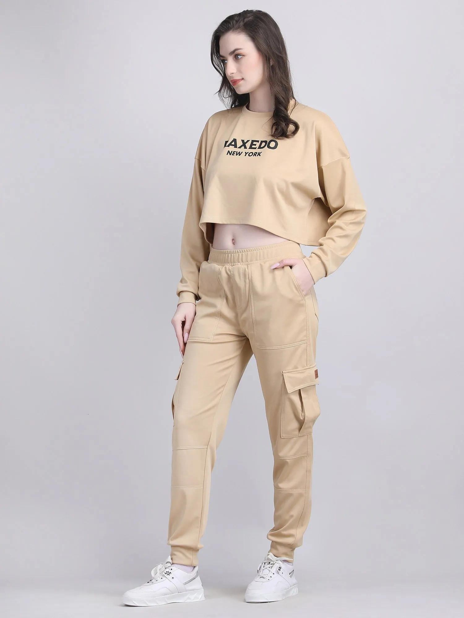 Women's colourful tracksuit - travel look