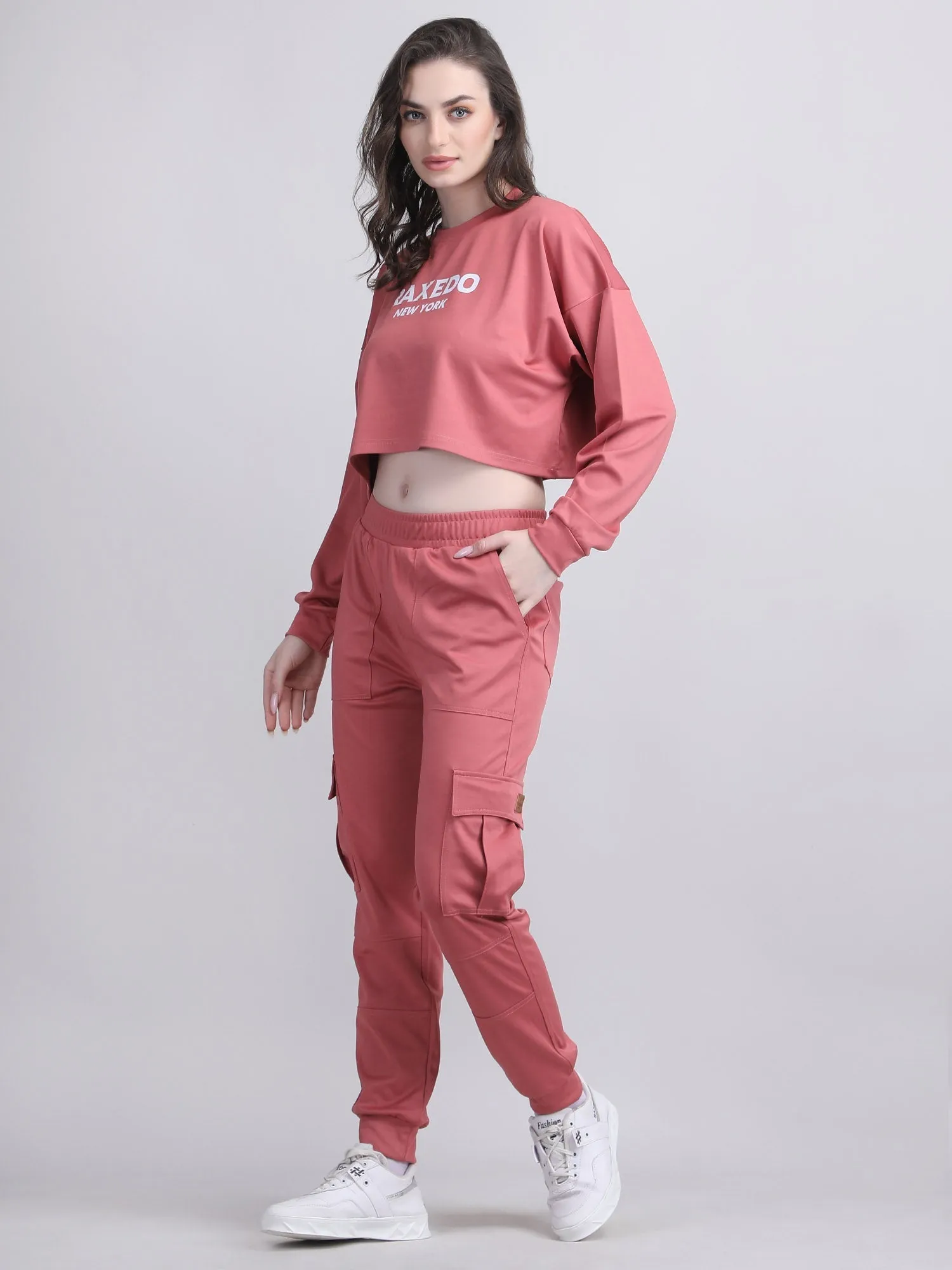 Women's colourful tracksuit - travel look