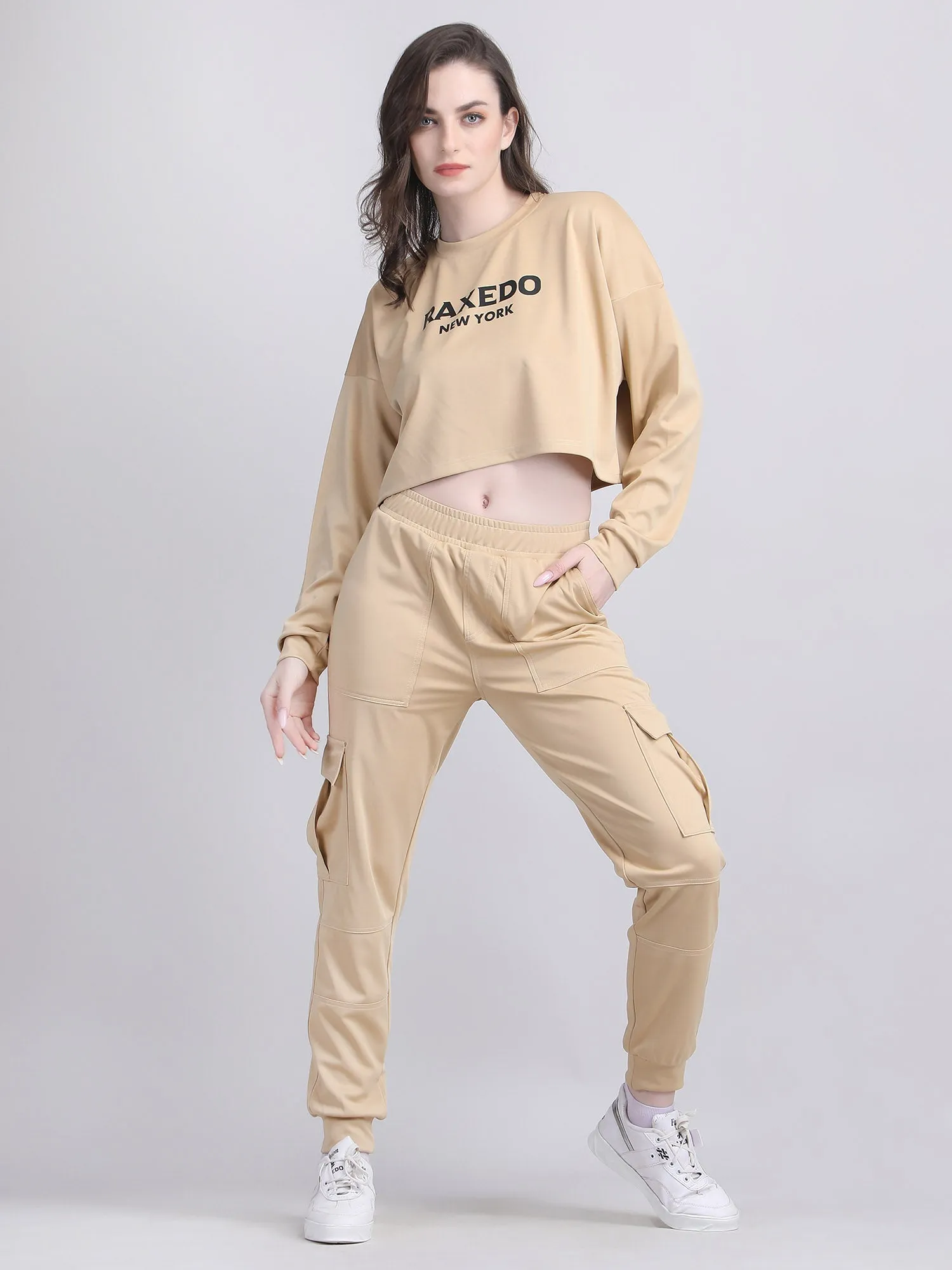 Women's colourful tracksuit - travel look