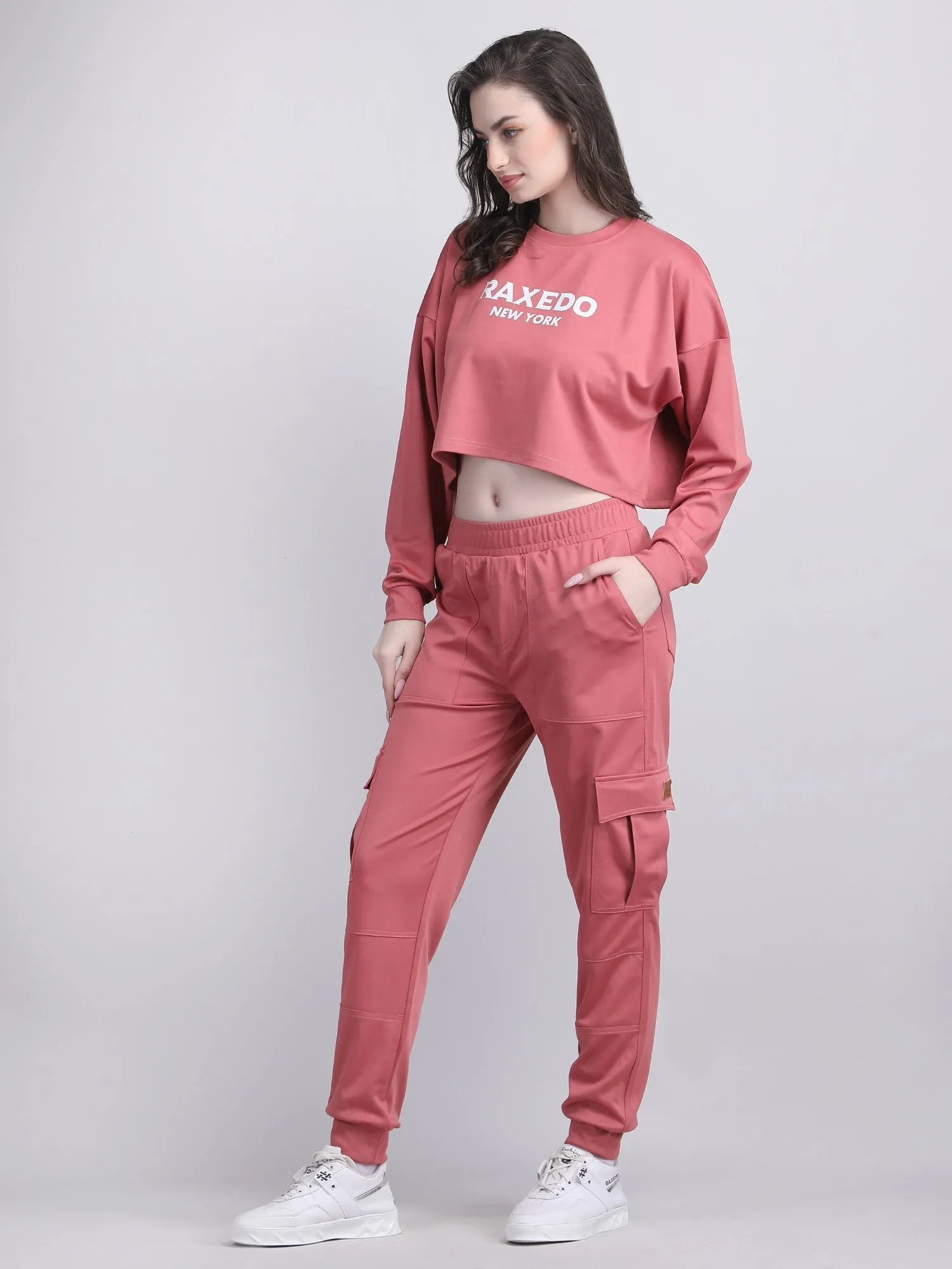 Women's colourful tracksuit - travel look