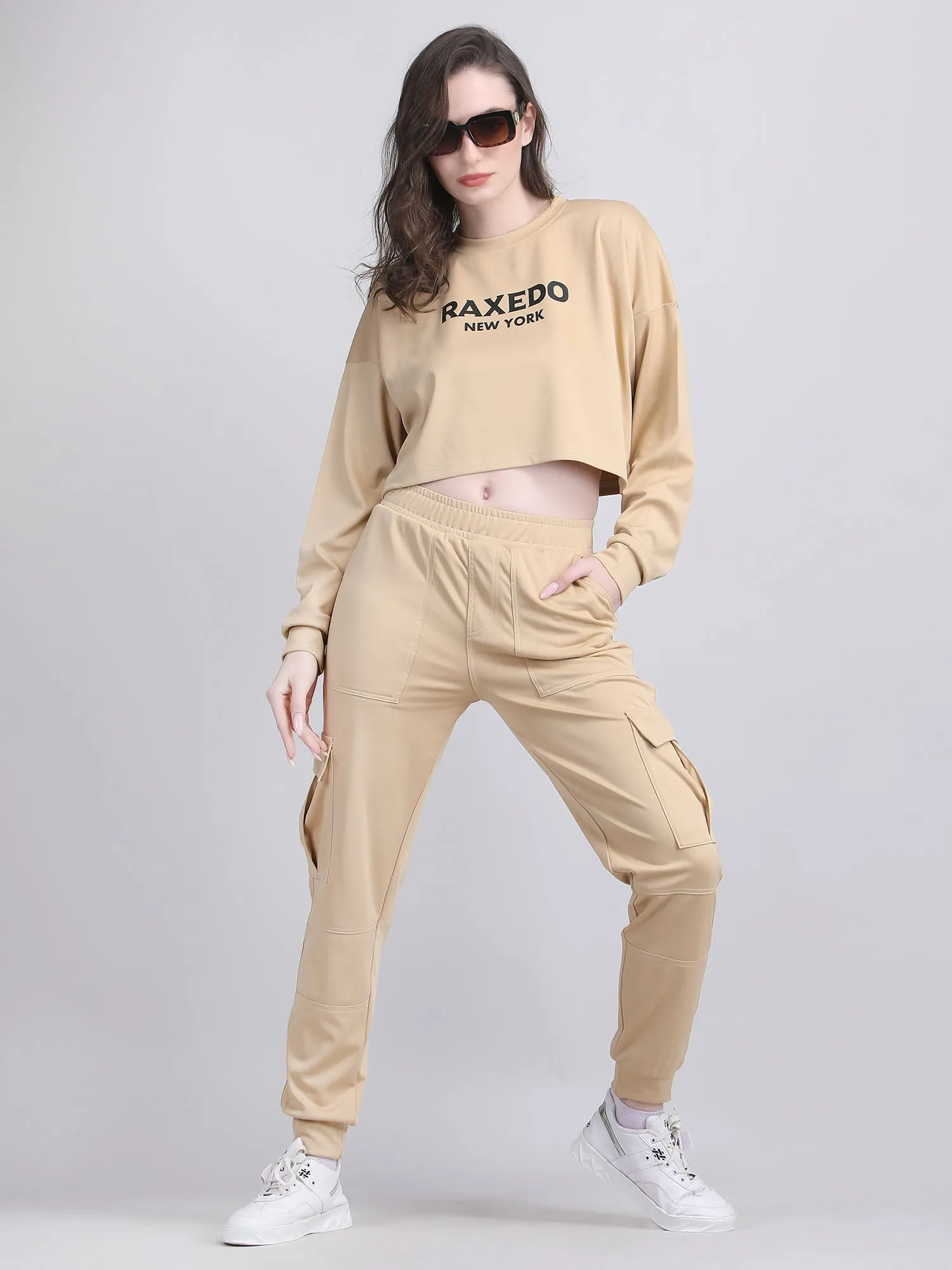 Women's colourful tracksuit - travel look